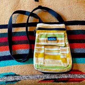 Kavu Canvas Keeper Crossbody Purse